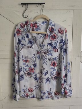V Neck Button Blouse. Very Nice With Jeans Or Slacks!